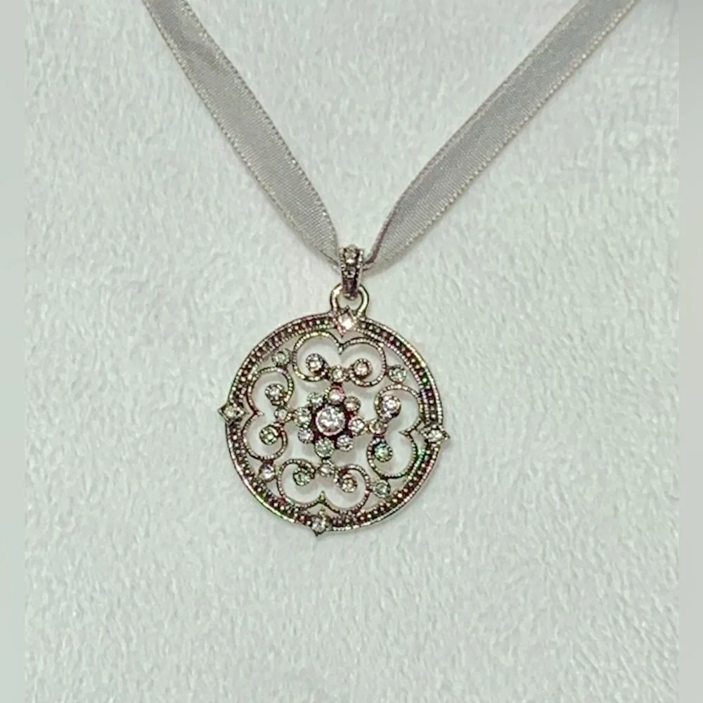 🎨 Art Deco Style Genuine Crystal Pendant w/ Gray Ribbon Necklace by Cookie Lee - Picture 5 of 12
